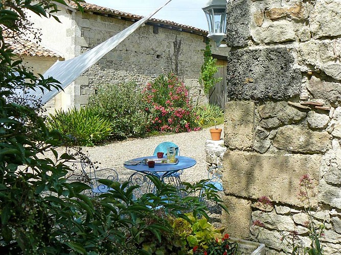 gite-domaine-genevieve-vignes-saint-martin-gurson01-2