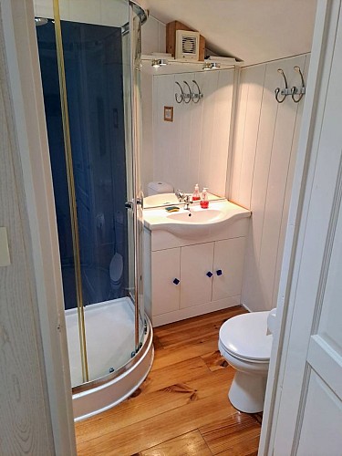 Salle de bain wc Chambre 2 lits