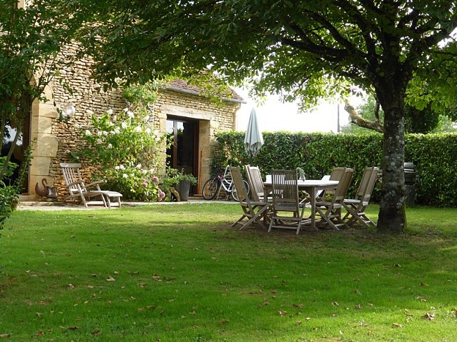 CHANTEPIERRE Jardin table redim