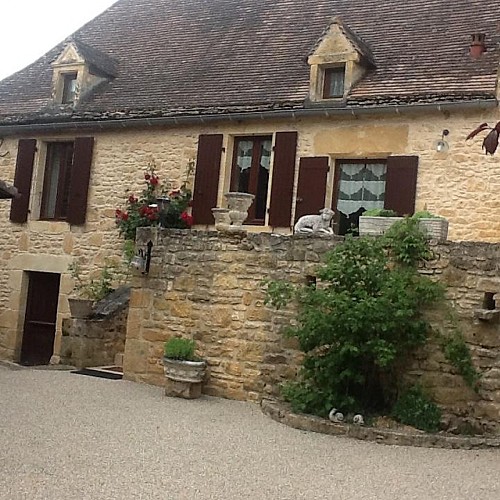 Le Bercail avec piscine chauffée proche de Sarlat