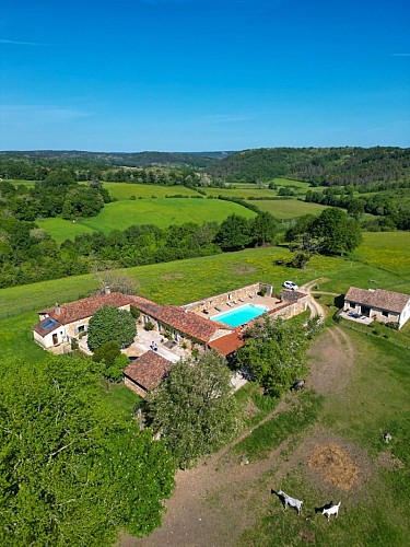 gites-sudrie-bourrou-vue-aerienne (6)