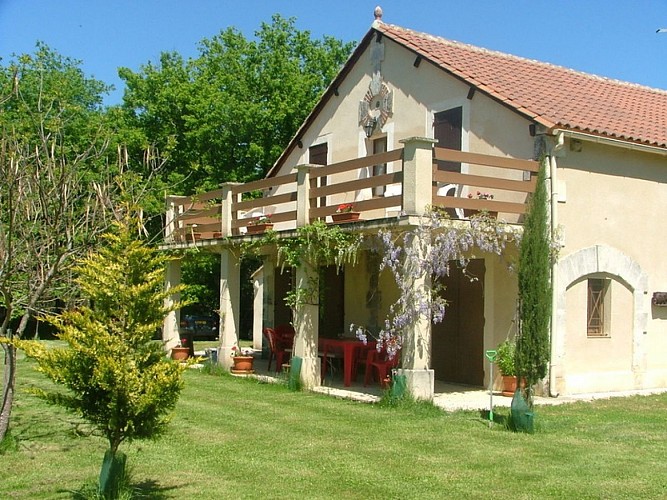 gite-demuelenaere-st-martial-dartenset-façade