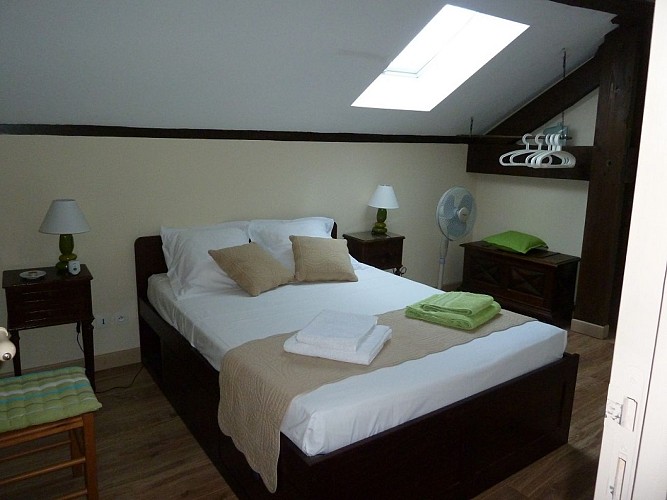 Gite-de-muelenaere-st-martial-d'artenset-chambre