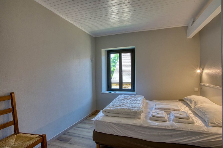 5-BerthineChambre1-lit-double