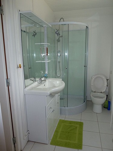 Gîte Allemant Echourgnac salle d'eau