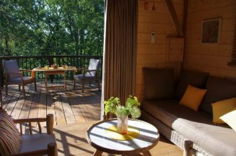 5-Vue-interieure-vers-terrasse-Canane-du-Rouge-Gorge