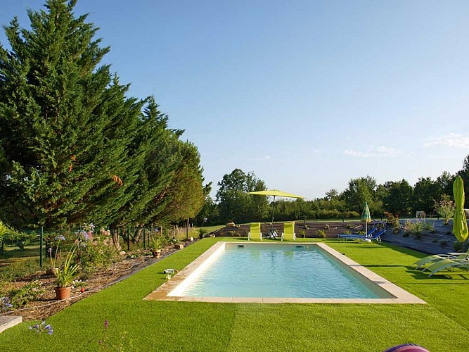 gite-peyzac-piscine