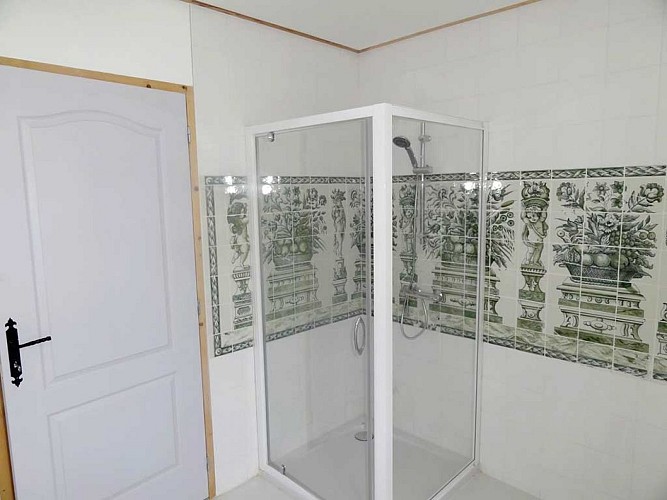 gite-peyzac-rossignol-salle-eau-douche