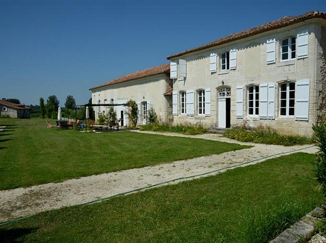 Gîte de l'orangerie à CHAMPAGNE-ET-FONTAINE