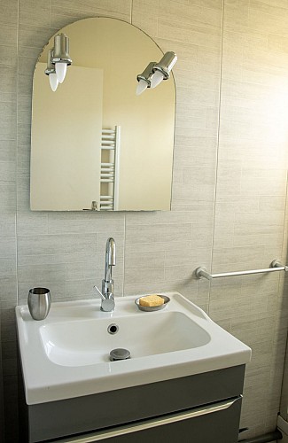 gite-bois-cassé-lavabo-saint-laurent-des-hommes-tourisme-vallee-isle 2