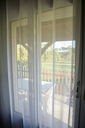 gite-bois-cassé-terrasse-saint-laurent-des-hommes-tourisme-vallee-isle