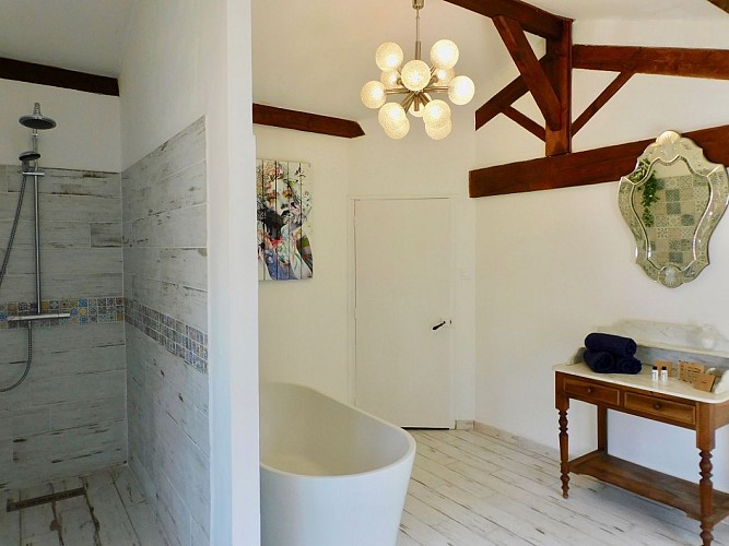 La salle de bain de l'étage