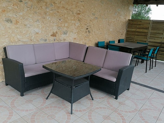 Terrasse couverte-Gite La grange St Georges de Montclard Dordogne