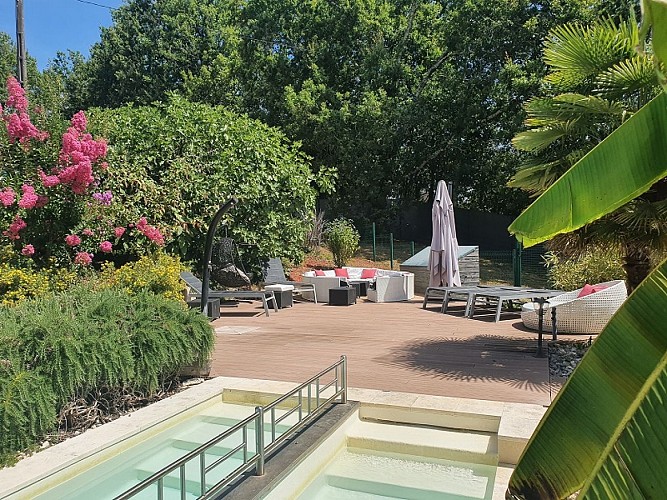 la terrasse donnant sur la piscine©Patrick Cotelle