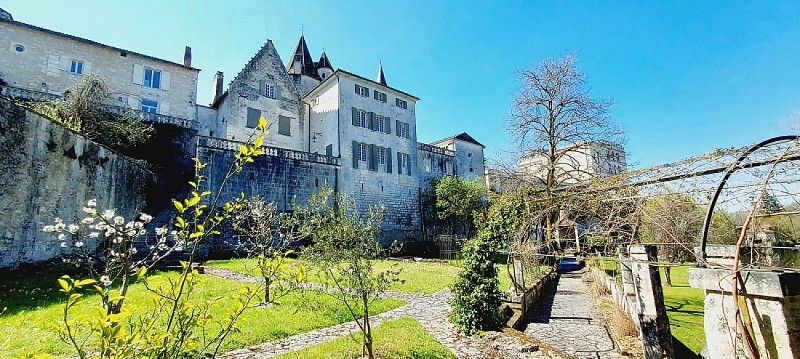 extérieur château des sénéchaux