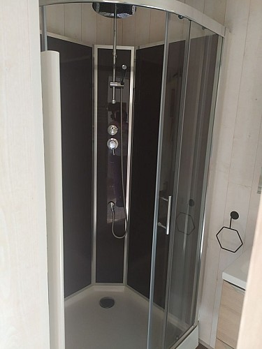 Gîte-hasti-chimbaud-montpon-douche