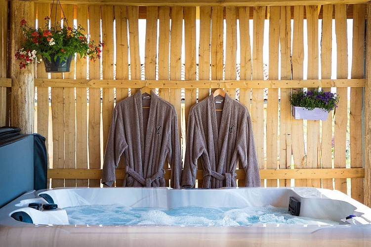 Cabane La Muscadelle bain bouillonnant