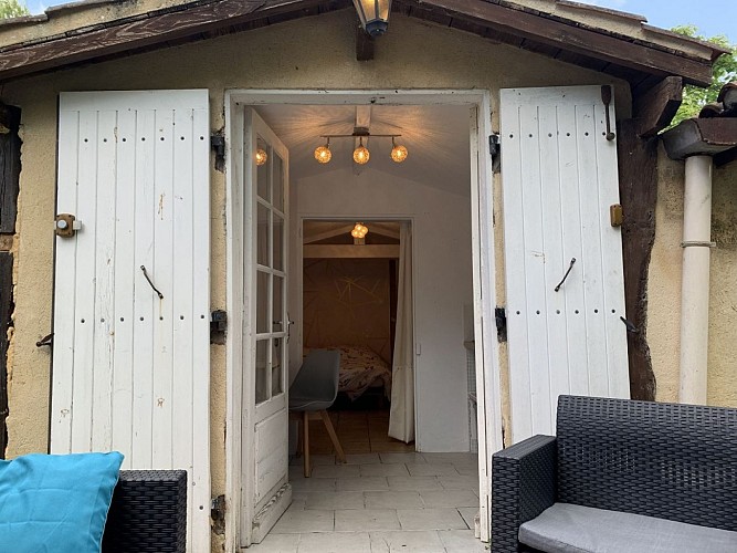 Gîte2pers-Aux-Petits-Pourcauds-Villefranche-entrée