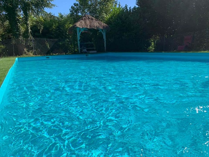 Gîte-Aux-Petites-Pourcauds-piscine1