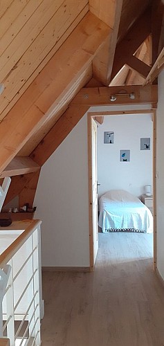 HLO_Rouffignac_Gite les sapins_couloir vers chambre_octobre 2022@Raymond Marty