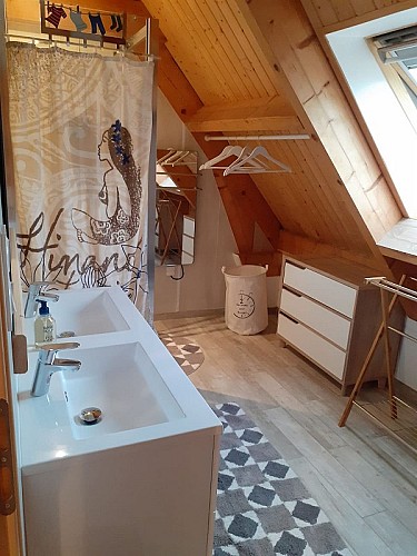 HLO_Rouffignac_gîte les sapins_salle d'eau_octobre 2022