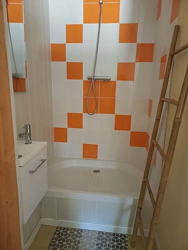 LA GRANGE salle d'eau Rez de Chaussée