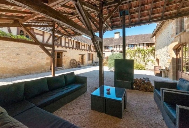 HLO_Sergeac_Domaine des Grands Bois_Cour intérieure patio