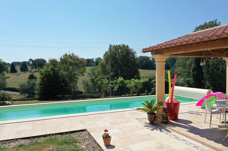 Saint Félix de Reilhac_Gîte du Pigeonnier_Extérieur avec piscine et paysage_Octobre 2024 3 2