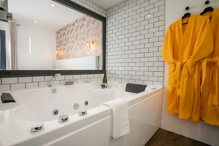 Le Maleville - Chic et Balnéo