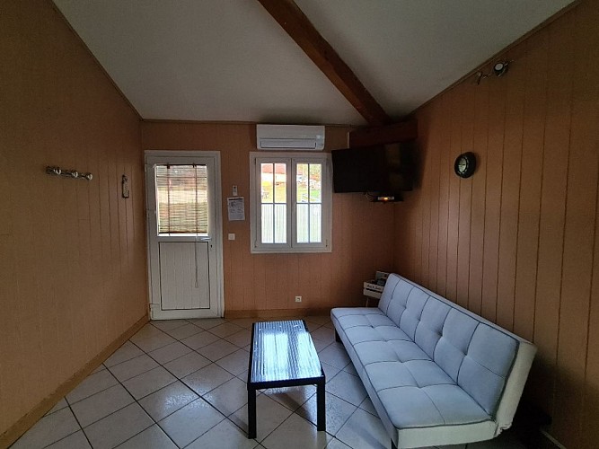 Par l'étang qui court