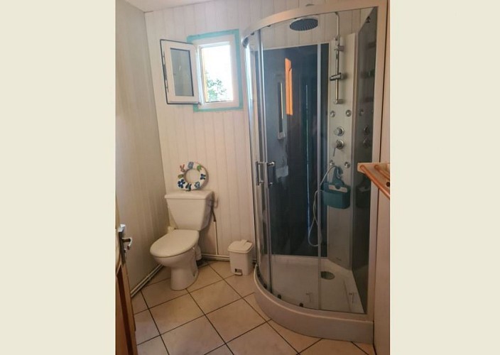 PAR LETANG QUI COURT