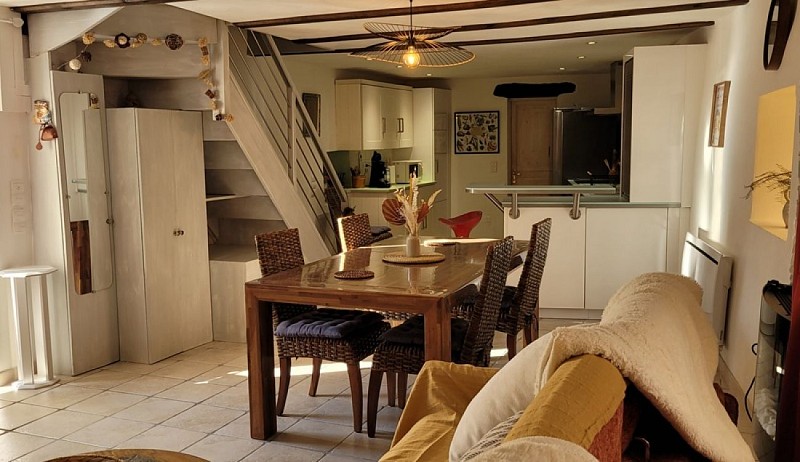 Périgord Noir Vallée Dordogne - sauges rouges - vue salon