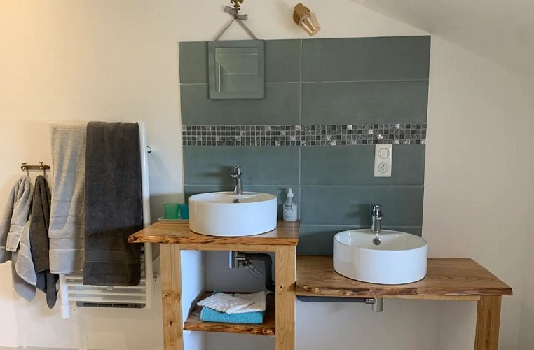 c7f40ed4-85c9-4c04-a8b0-370d1473c172