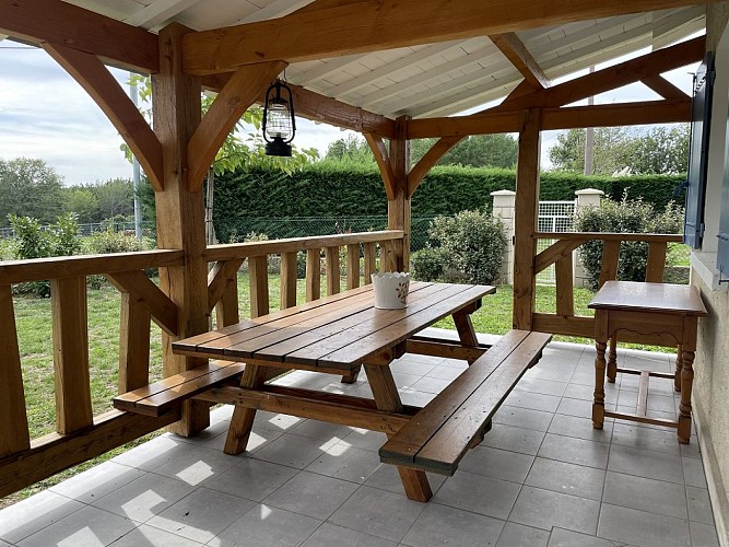 Gite-Gras-Echourgnac-terrasse couverte(1)