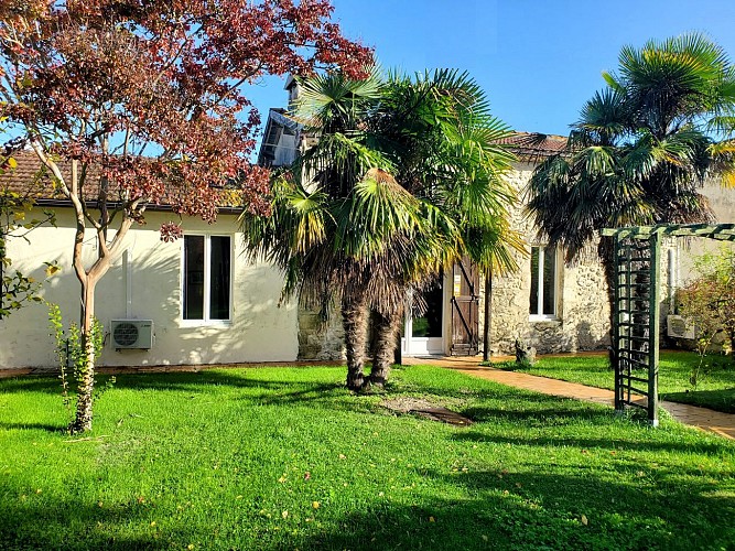 calèche-jardin gite LE CHAI