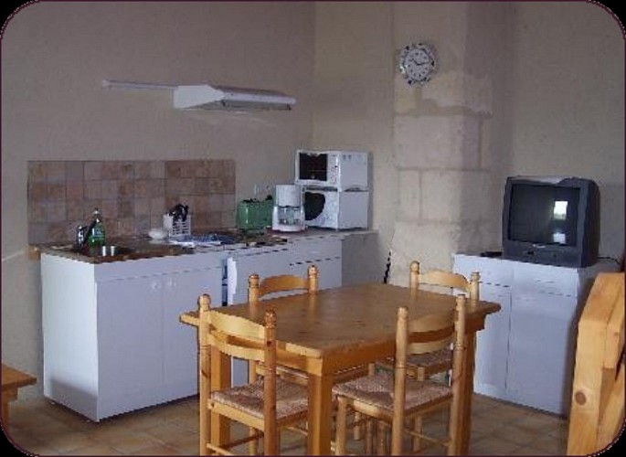 rez de chaussée coin cuisine + salle à manger + salon