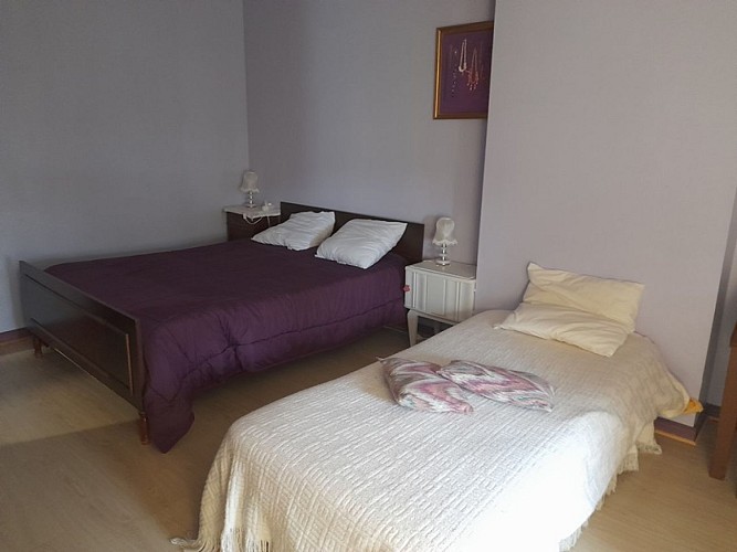 Chambre violette La Grange de Mamie