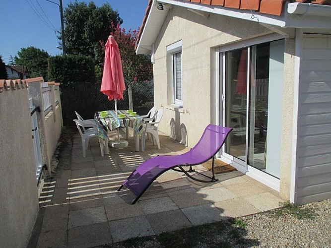 Meublé La maison des fontaines - terrasse - Arès ©M Leyssalle