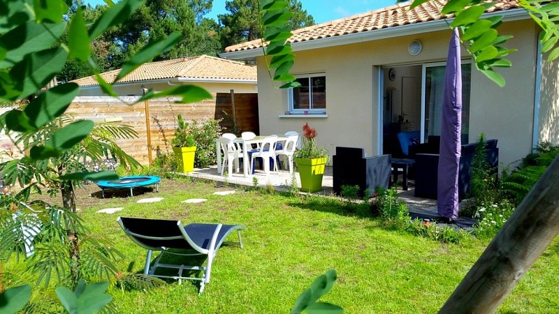 LMDV-10-Location-Maison-De-Vacances-Piscine-Naturellement-Bassin-Meuble-Tourisme-3-Etoiles