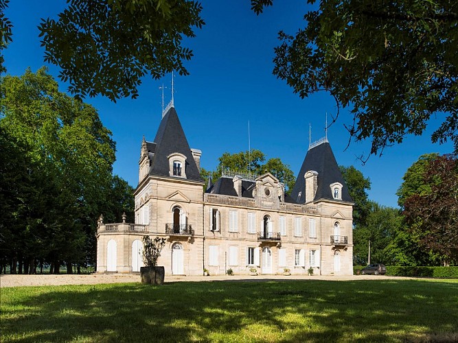 ©Chateau Chenu-Lamont-gîtes-Bourg (1)