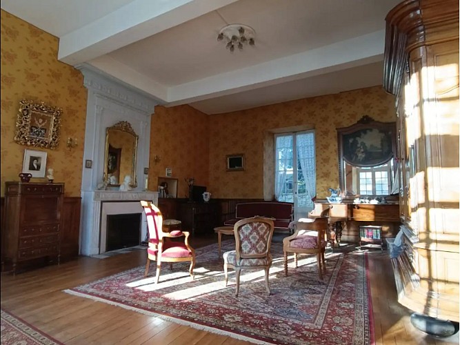 ©L'Esconge-gîte-Bourg-salon