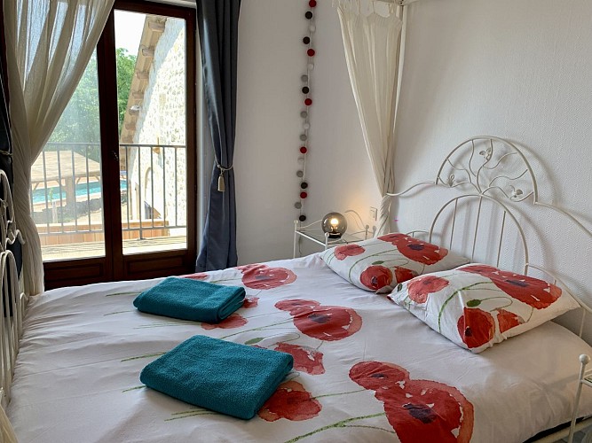 Hébergement-Mauriac-Gironde-La-Petite-Toscane-Saint-Emilion-6-couchages-22 (4)