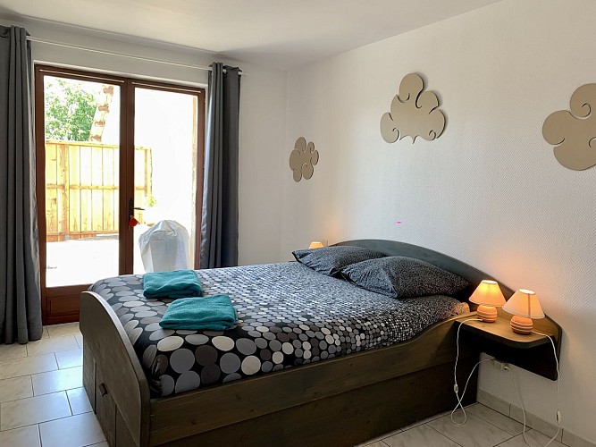 Hébergement-Mauriac-Gironde-La-Petite-Toscane-Saint-Emilion-6-couchages-22 (2)