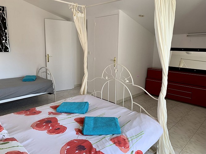 Hébergement-Mauriac-Gironde-La-Petite-Toscane-Saint-Emilion-6-couchages-22 (7)