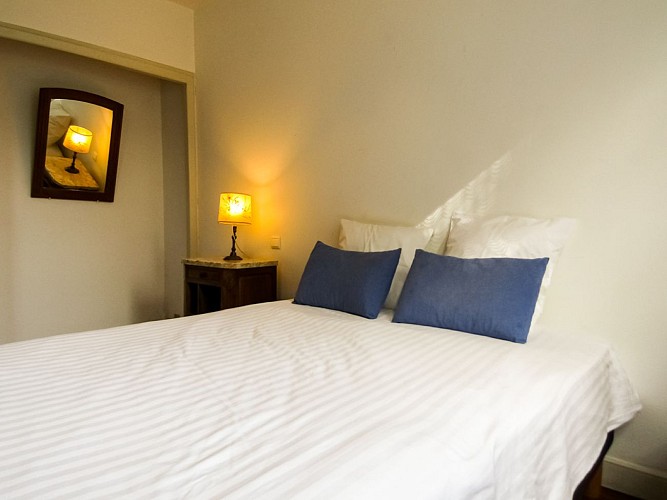 Vielle - chambre 1 vue 2 ©OTC