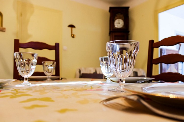 Vielle - détail vaisselle ©raduxpics