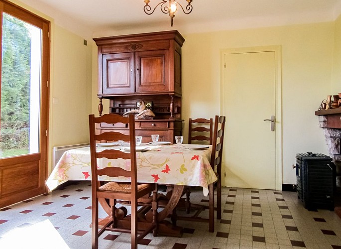 Vielle - table à manger + salon ©OTC