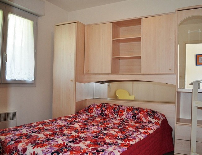 Bru les Fougères chambre lit 140.