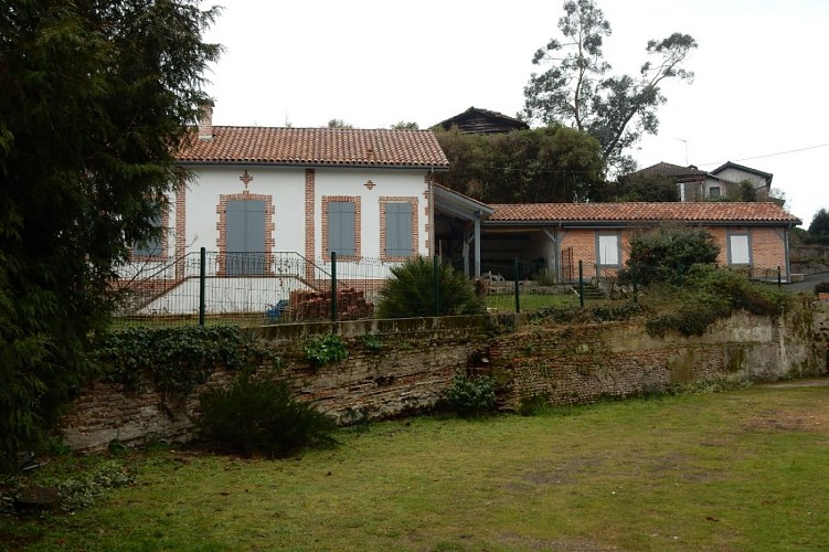 Petite maison au coeur du village entièrement renovée