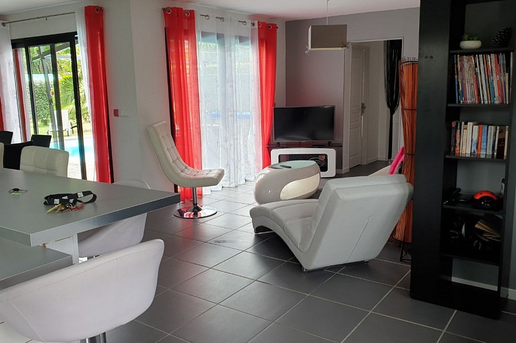 Villa avec piscine chauffée à 2km des plages